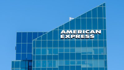 American Express прекращает сотрудничество с российскими банками